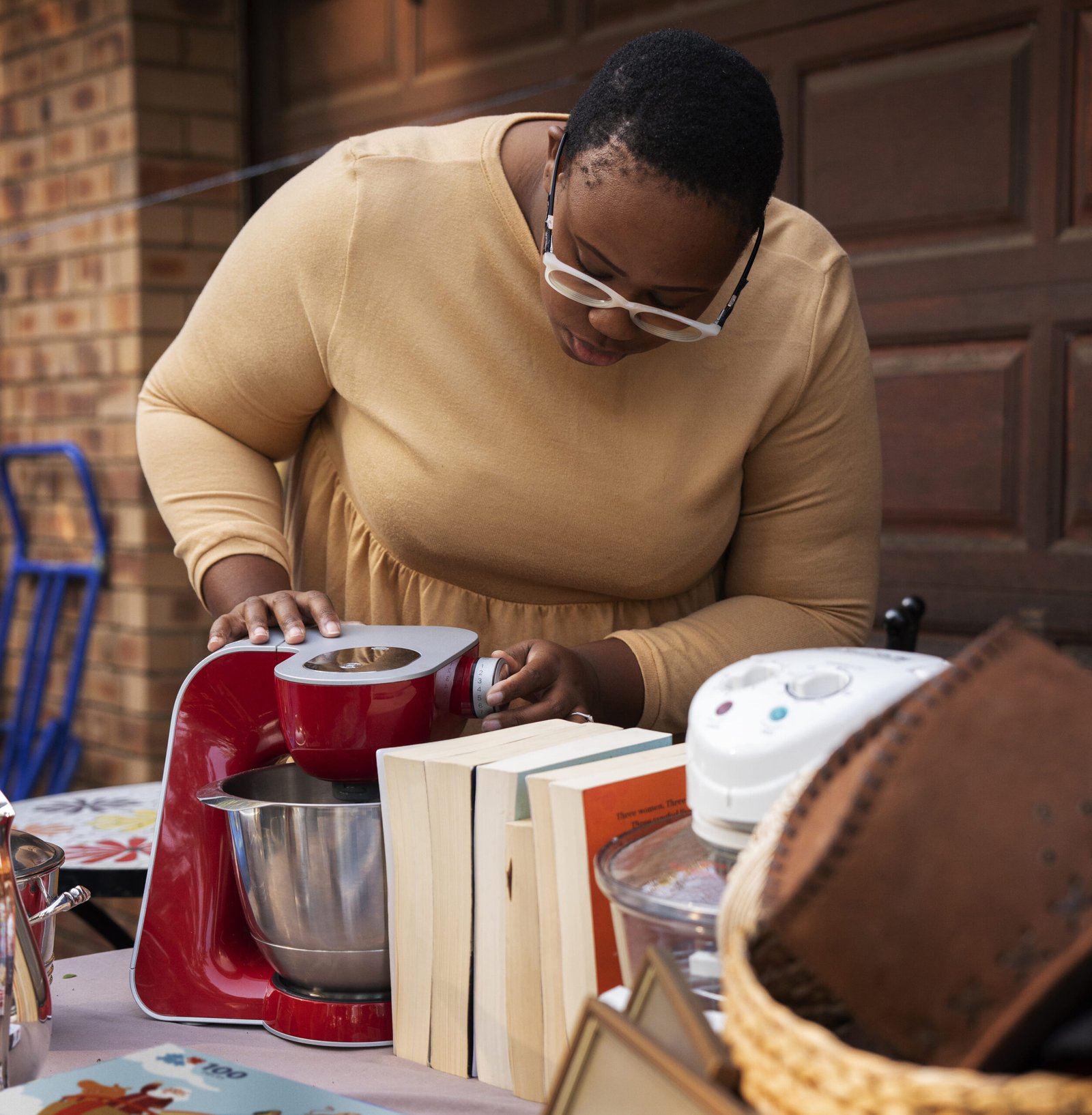 front-view-woman-garage-sale (1) (1)